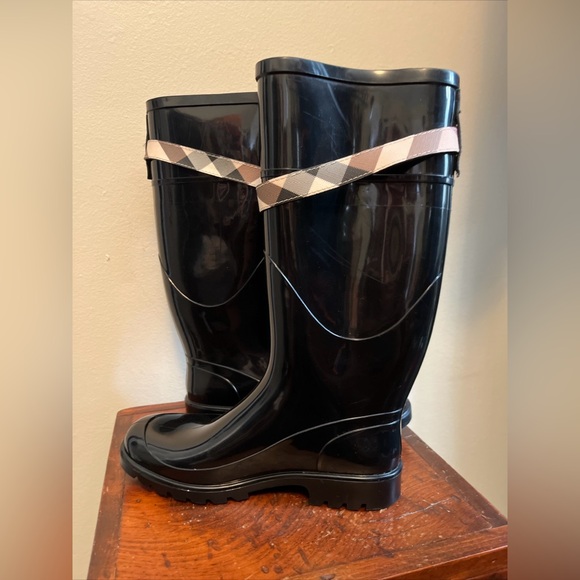 Burberry Women's Kenyon Nova Belt Rain Boots Size ( 5-35 ) Black - Picture 2 of 13